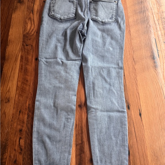 Barely Worn Judy Blue Distressed Skinny Jeans - Picture 3 of 4